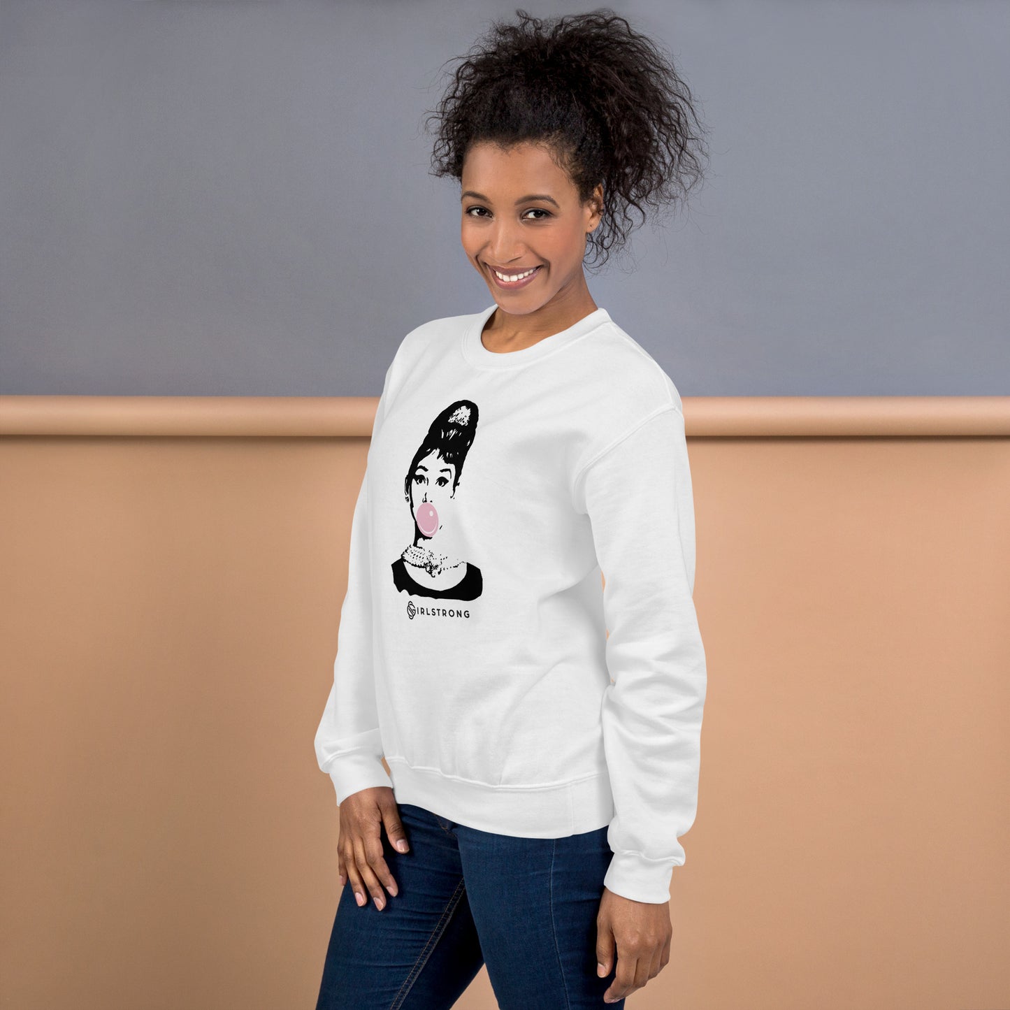 THE ESSENTIAL UNISEX SWEATSHIRT WHITE AUDREY HEPBURN